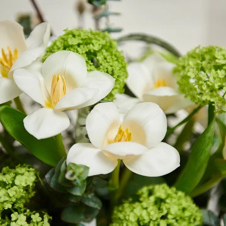 Aranjament Floral "Cosulețul cu Lalele"