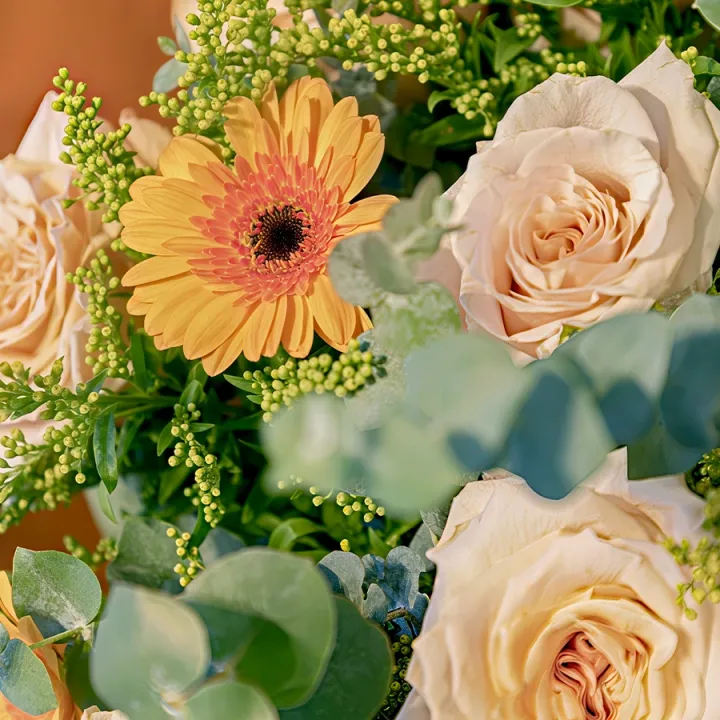 Buchet "Răsărit de Soare" 🌅 cu Gerbera și Trandafiri